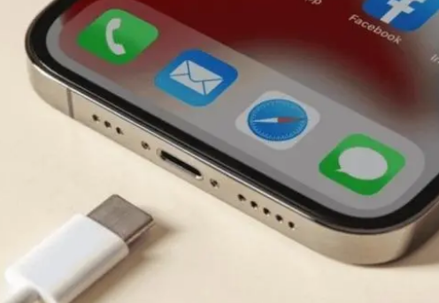 环江苹果15维修分享iPhone15改USB-C接口后能和安卓用户互借充电器吗 